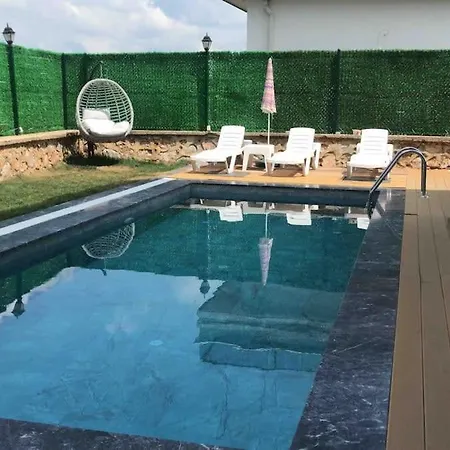 Captivating House With Pool Near Ski Center In Kartepe