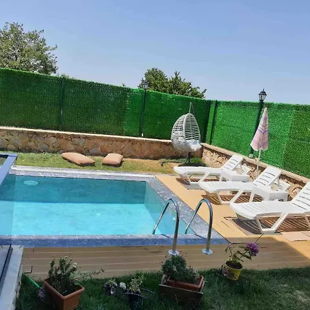 Captivating House With Pool Near Ski Center In Kartepe Semesterbostad Kocaeli