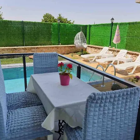 Captivating House With Pool Near Ski Center In Kartepe Kocaeli