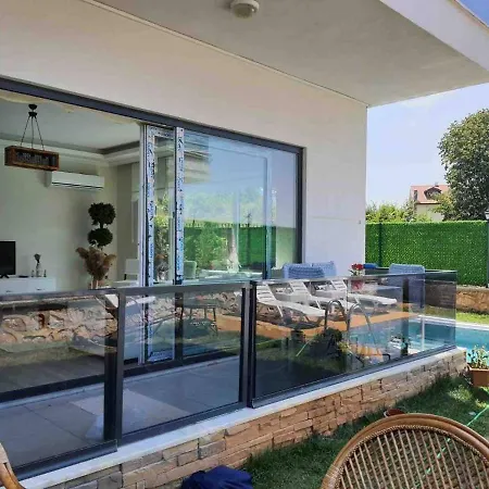 Semesterbostad Captivating House With Pool Near Ski Center In Kartepe *